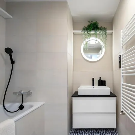 Ah Sky Park 1a - Castle View Free Parking Apartamento