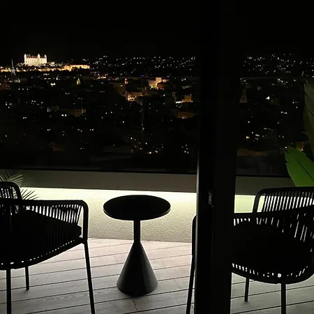 Apartment Ah Skypark 1 Castle View