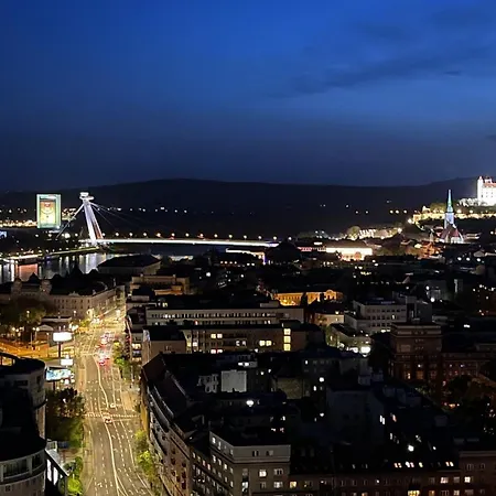 Ah Sky Park 1a - Castle View Free Parking Apartament *