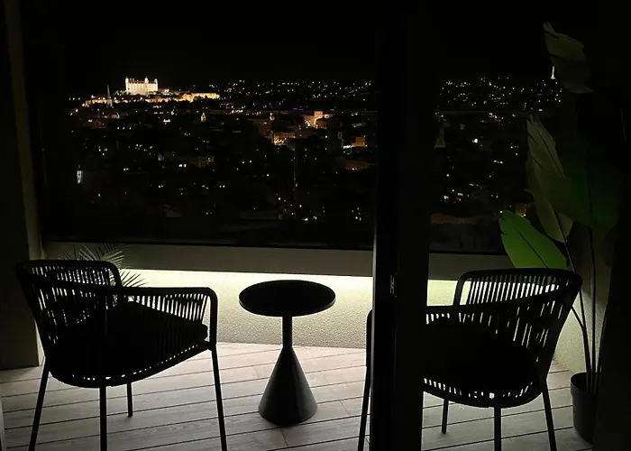 Apartmán Ah Sky Park 1a - Castle View Free Parking